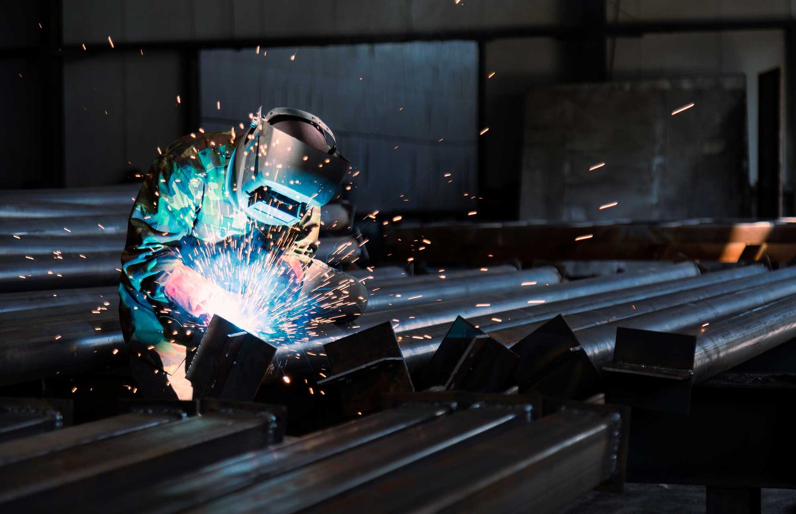 Industrial Welder Welding Metal Profiles Bdhunka.jpg